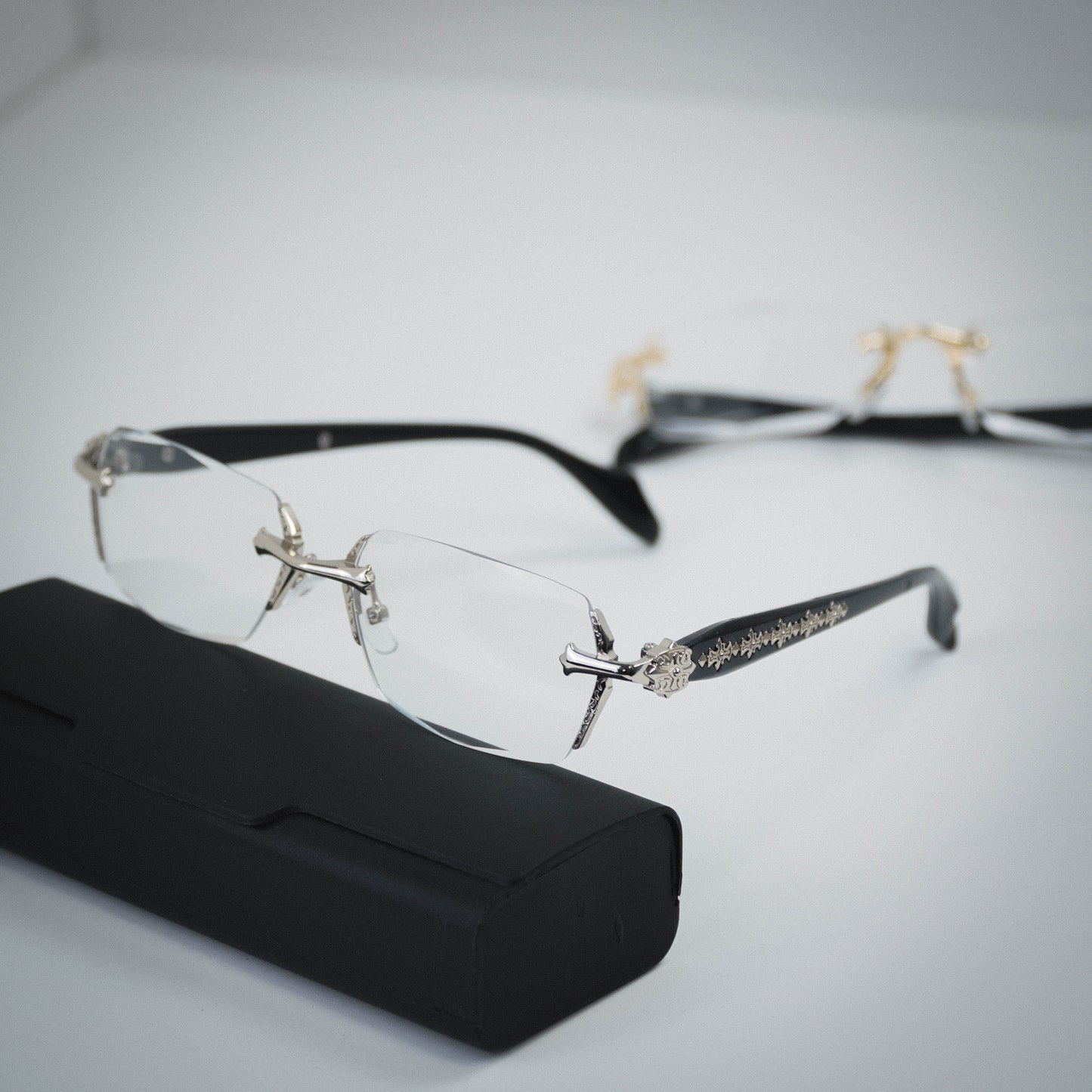 Luxury Rimless Eyewear – Gothic Inspired Elegance